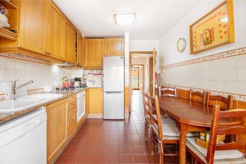 Espaçoso apartamento T4, terraço e parqueamento, em Alvalade, Lisboa