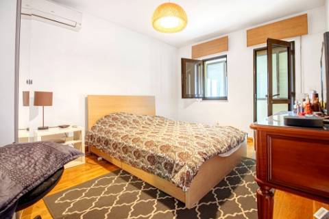 Espaçoso apartamento T4, terraço e parqueamento, em Alvalade, Lisboa