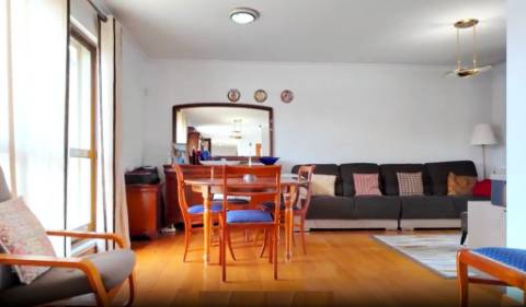 Espaçoso apartamento T4, terraço e parqueamento, em Alvalade, Lisboa
