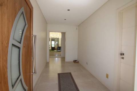 Moradia com piscina e jardim, na Urbanização Cerro Azul, em Quelfes - Olhão