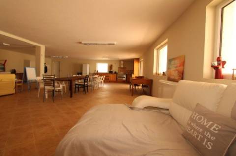 Moradia com piscina e jardim, na Urbanização Cerro Azul, em Quelfes - Olhão