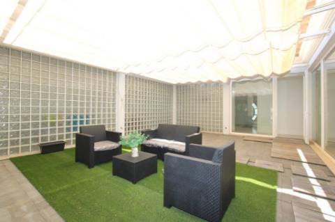 Moradia com piscina e jardim, na Urbanização Cerro Azul, em Quelfes - Olhão