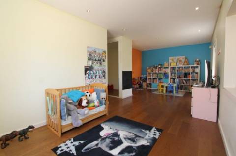 Moradia com piscina e jardim, na Urbanização Cerro Azul, em Quelfes - Olhão