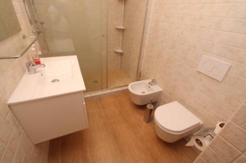 Moradia com piscina e jardim, na Urbanização Cerro Azul, em Quelfes - Olhão