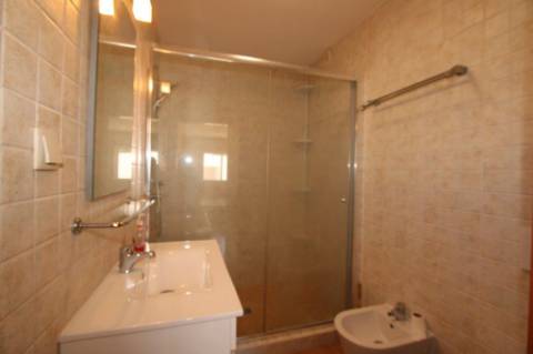 Moradia com piscina e jardim, na Urbanização Cerro Azul, em Quelfes - Olhão