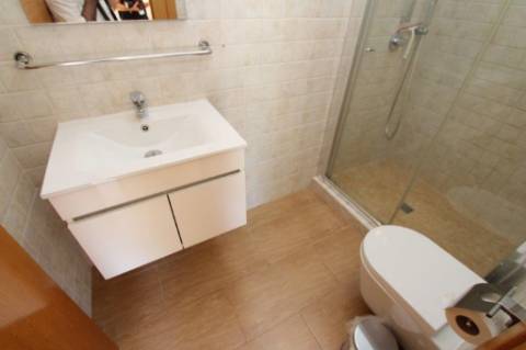 Moradia com piscina e jardim, na Urbanização Cerro Azul, em Quelfes - Olhão