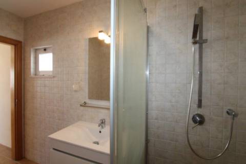 Moradia com piscina e jardim, na Urbanização Cerro Azul, em Quelfes - Olhão