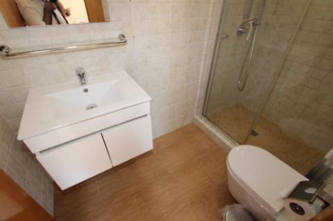 Moradia com piscina e jardim, na Urbanização Cerro Azul, em Quelfes - Olhão