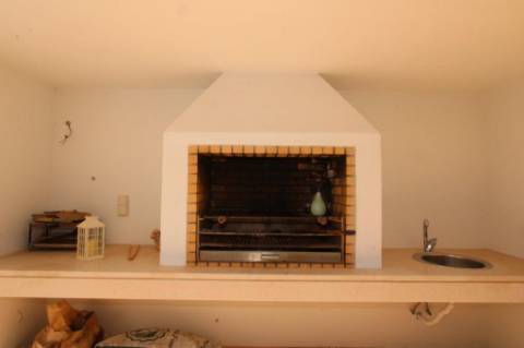 Moradia com piscina e jardim, na Urbanização Cerro Azul, em Quelfes - Olhão