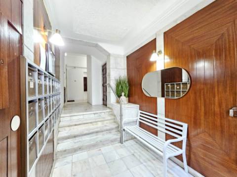 Espaçoso apartamento T10 em Linda-a-Velha, Oeiras