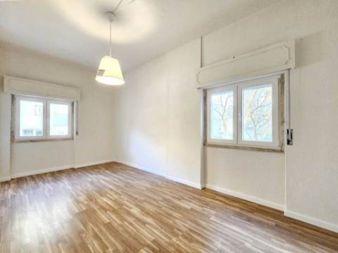 Espaçoso apartamento T10 em Linda-a-Velha, Oeiras