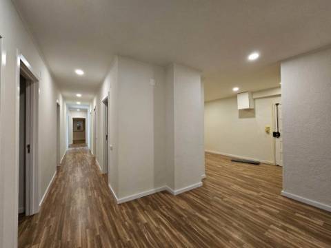 Espaçoso apartamento T10 em Linda-a-Velha, Oeiras