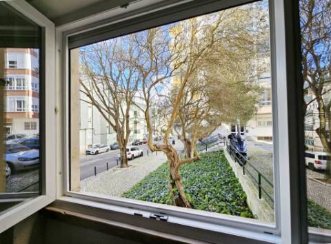 Espaçoso apartamento T10 em Linda-a-Velha, Oeiras