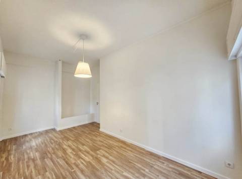 Espaçoso apartamento T10 em Linda-a-Velha, Oeiras