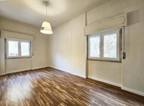 Espaçoso apartamento T10 em Linda-a-Velha, Oeiras