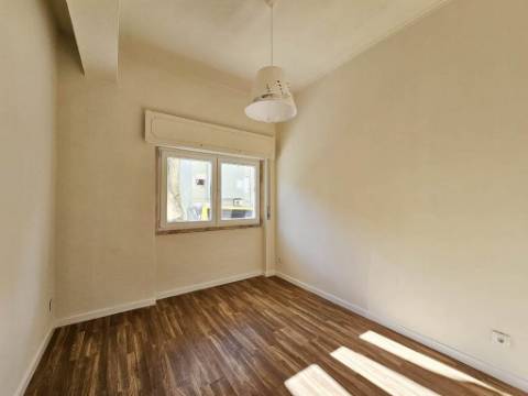 Espaçoso apartamento T10 em Linda-a-Velha, Oeiras