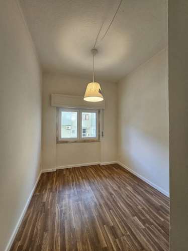 Espaçoso apartamento T10 em Linda-a-Velha, Oeiras