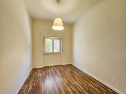 Espaçoso apartamento T10 em Linda-a-Velha, Oeiras