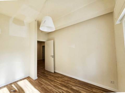 Espaçoso apartamento T10 em Linda-a-Velha, Oeiras