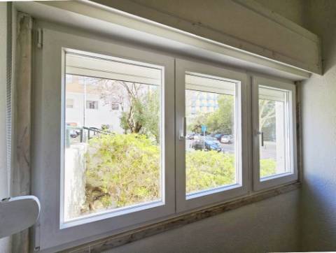 Espaçoso apartamento T10 em Linda-a-Velha, Oeiras