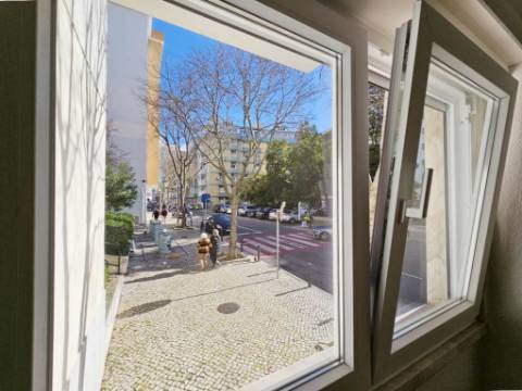 Espaçoso apartamento T10 em Linda-a-Velha, Oeiras