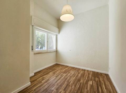 Espaçoso apartamento T10 em Linda-a-Velha, Oeiras