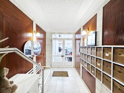 Espaçoso apartamento T10 em Linda-a-Velha, Oeiras