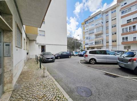 Espaçoso apartamento T10 em Linda-a-Velha, Oeiras
