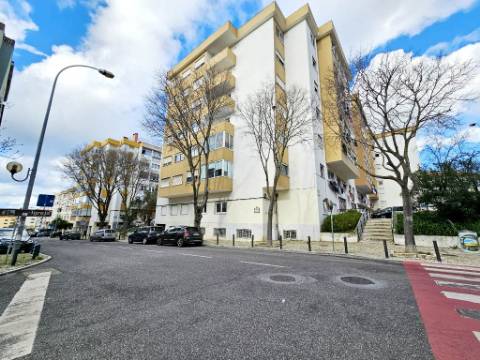 Espaçoso apartamento T10 em Linda-a-Velha, Oeiras