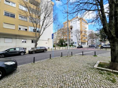 Espaçoso apartamento T10 em Linda-a-Velha, Oeiras
