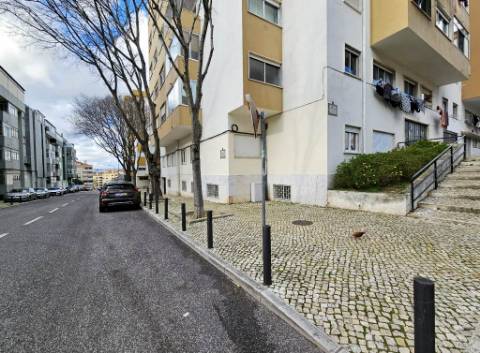 Espaçoso apartamento T10 em Linda-a-Velha, Oeiras