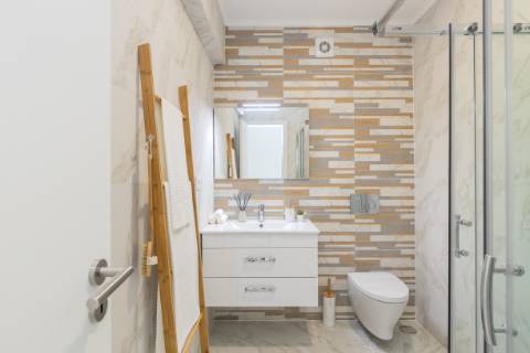 Apartamento T3, com logradouro, totalmente remodelado, em Benfica - Lisboa