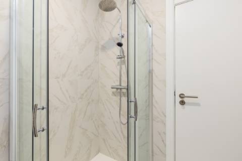 Apartamento T3, com logradouro, totalmente remodelado, em Benfica - Lisboa