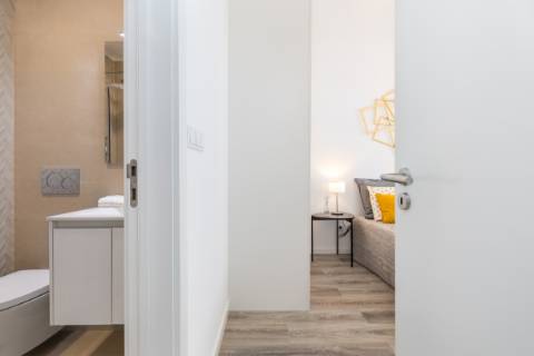Apartamento T3, com logradouro, totalmente remodelado, em Benfica - Lisboa
