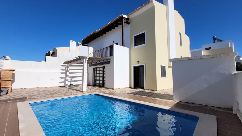 Moradia T3 Moderna com Piscina e BBQ a 3 km da Praia, Vila Nova de Cacela, Algarve
