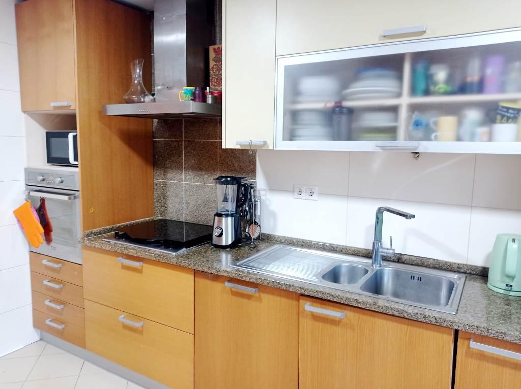Apartamento T2, com varanda, garagem e arrecadação, nas Colinas do Cruzeiro - Odivelas