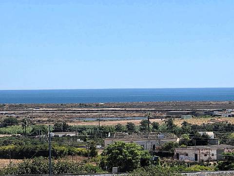 Penthouse T3 novo com varanda, jacuzzi e garagem a poucos minutos a pé do centro de Tavira