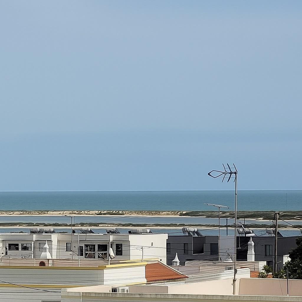 Novo Apartamento T2 em condomínio fechado com piscina na Fuseta, Algarve, Portugal.