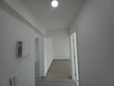 Apartamento T2 c/ Terraço Remodelado na Ericeira, Mafra