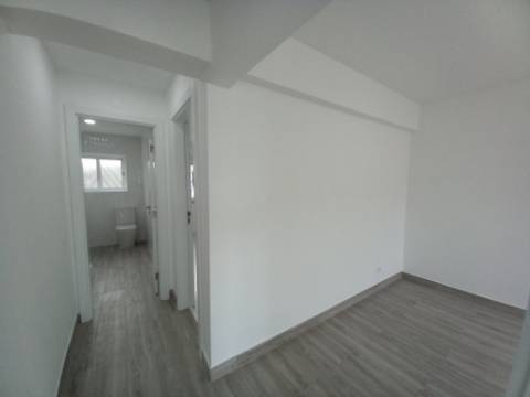 Apartamento T2 c/ Terraço Remodelado na Ericeira, Mafra