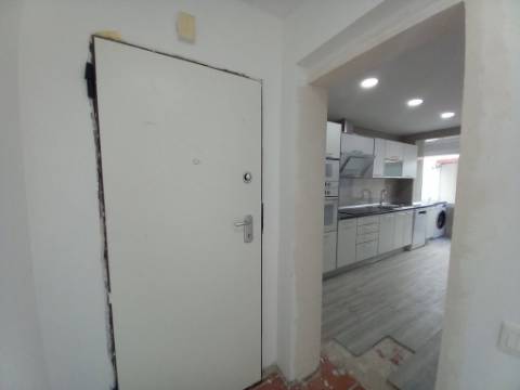 Apartamento T2 c/ Terraço Remodelado na Ericeira, Mafra