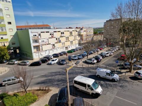 Apartamento T3 na Pontinha, Lisboa