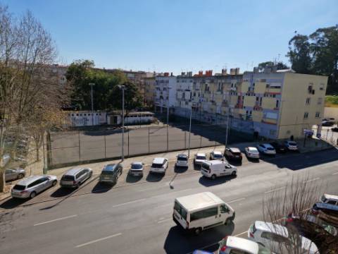 Apartamento T3 na Pontinha, Lisboa