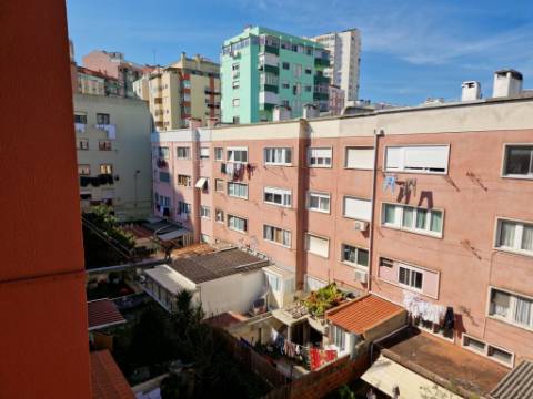 Apartamento T3 na Pontinha, Lisboa