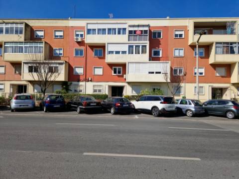 Apartamento T3 na Pontinha, Lisboa