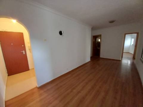 Apartamento T2 renovado no Bairro da Torre em Cascais