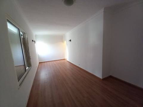 Apartamento T2 renovado no Bairro da Torre em Cascais
