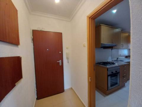 Apartamento T2 renovado no Bairro da Torre em Cascais