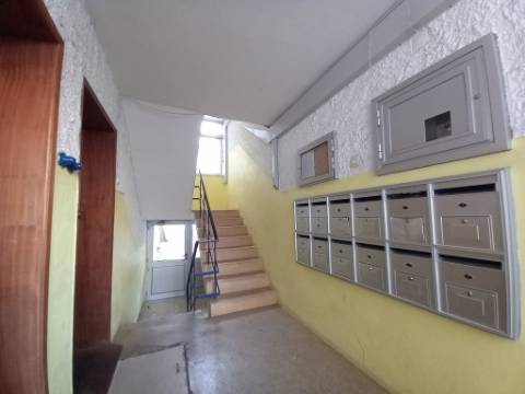 Apartamento T2 renovado no Bairro da Torre em Cascais