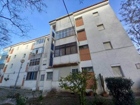 Apartamento T2 renovado no Bairro da Torre em Cascais